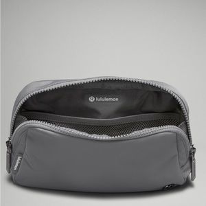 BNWT Everywhere Belt Bag 2L - Rhino Grey
